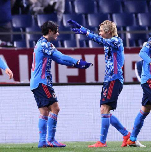 体育平台-【世预赛】伊东纯也传射 日本2比0沙特距榜首一分