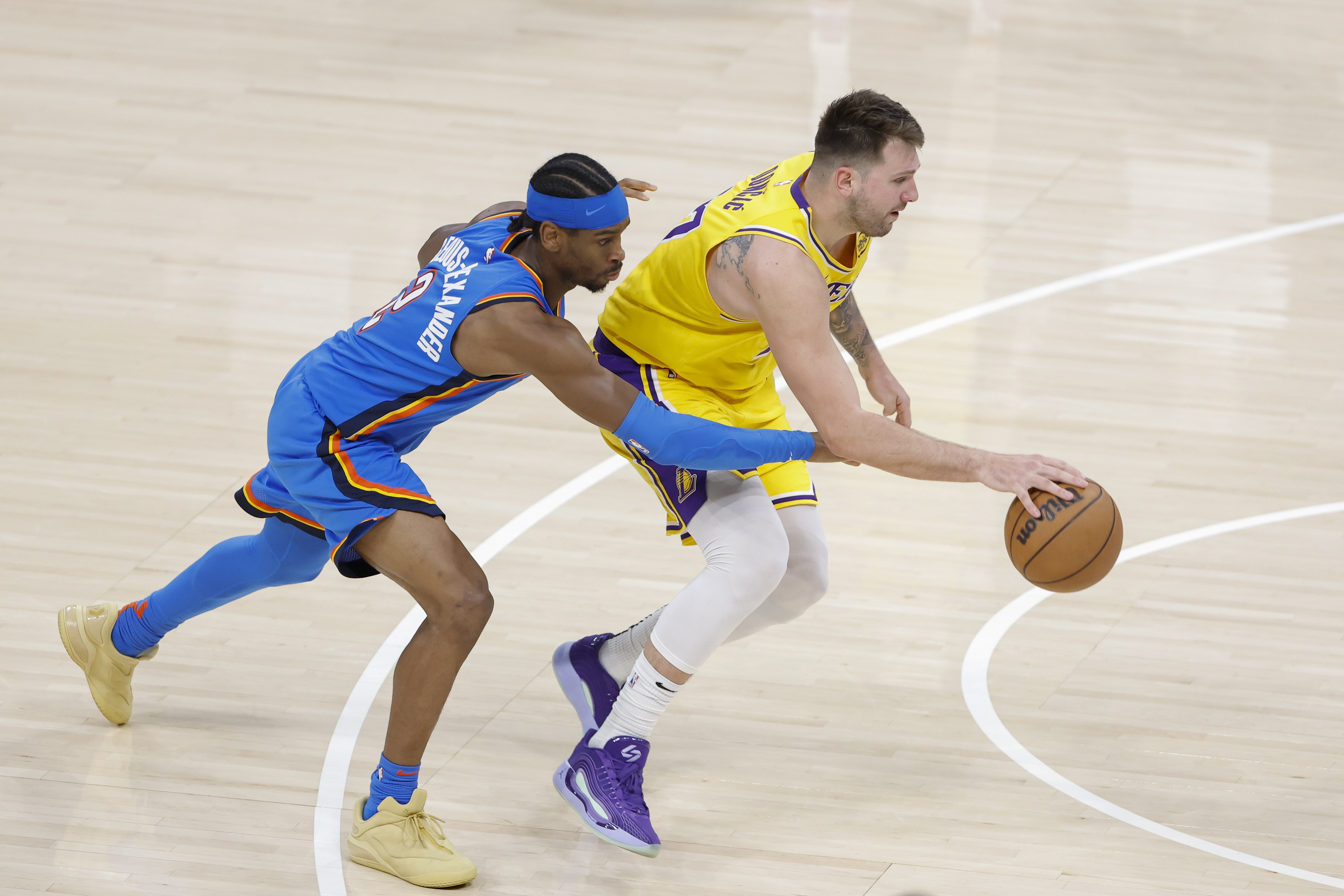 🔥MVP榜：SGA继续领跑 东约前3 CC进前5 米切尔第7 小卡获提名