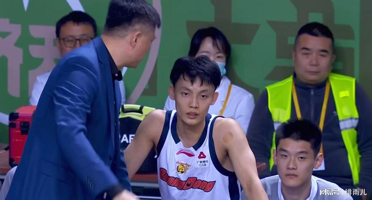 体育平台-张昊受伤后！广东队内线告急，杜锋狂练黄明依，朱芳雨拒绝王浩然